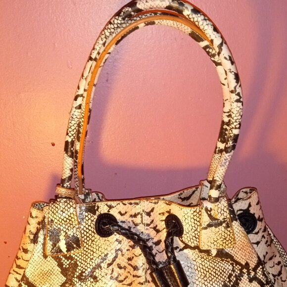 PINK AND BLACK IRIS TYLER ROOMY DOUBLE-SIDED WOMANS LEATHER HANDBAG - Picture 3 of 13